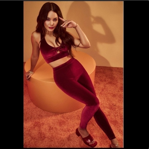 Fabletics Emma Velour Legging in Cherry Burst sz M - Picture 1 of 7